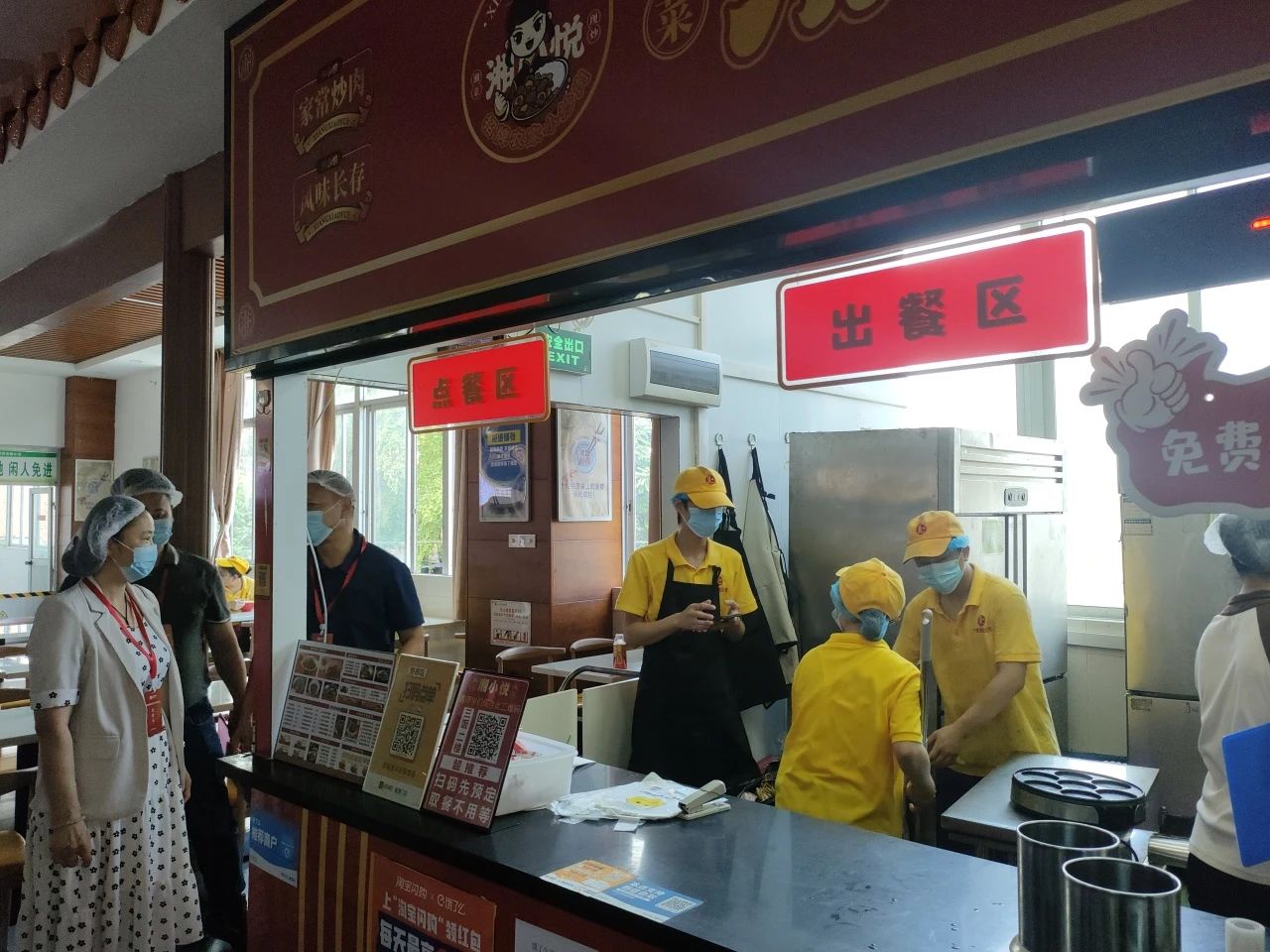 集团安委办联合物业公司食品安全管理中心开展四校五区食品安全专项检查